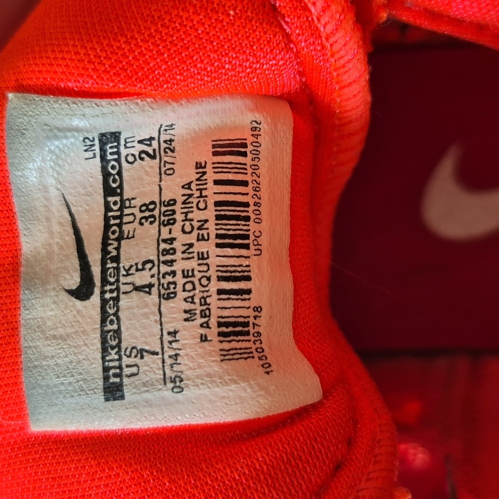Nike Hyperdunk Crimson and White Athletic Sneakers. EUC. Size 7 - Picture 6 of 6